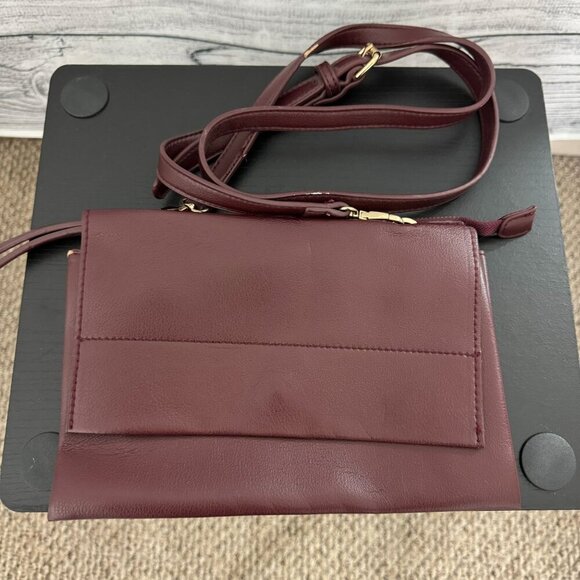Shiraleah Burgundy Crossbody Bag With Adjustable Strap & Zipper Closure - Picture 1 of 4